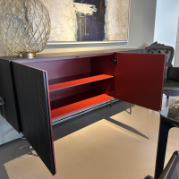 Kettnaker - Sideboard Soma Front Relief Maron Braun Korpus Lack Rubinrot Rot Abdeckplatte Fenix Schwarz Gestell Schwarz Chrom - 8