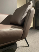Christine Kröncke - Loungesessel Nona Leder 301 Comfort Marrone Braun Füße Metall Schwarz Pulverbeschichtet - 3