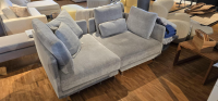 Sophisticated Living - Sofa Hanapepe Stoff Indecence 02 Velour Grau Füße Aluminium Ohne Tisch Und Kissen - 6