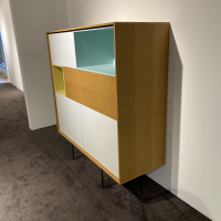 Treku - Highboard Aura Eiche Sägegrau Absetzung Weiß Vanille Lichtgrün Fuß Zylinder Graphit Schwarz - 3