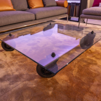 FontanaArte - Couchtisch Tavola con Ruota Grande, Design Gea Aulenti 1980, geschliffenes Glas 15 mm, Gestell Rollen schwarz - 10